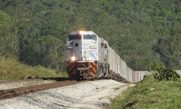 A nova aposta de R$ 130 milhões da VLI para tirar ferro-gusa de Minas