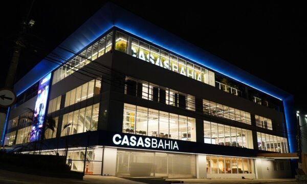 CEO da Casas Bahia diz que fechamento de 298 lojas foi ‘onda única’ e