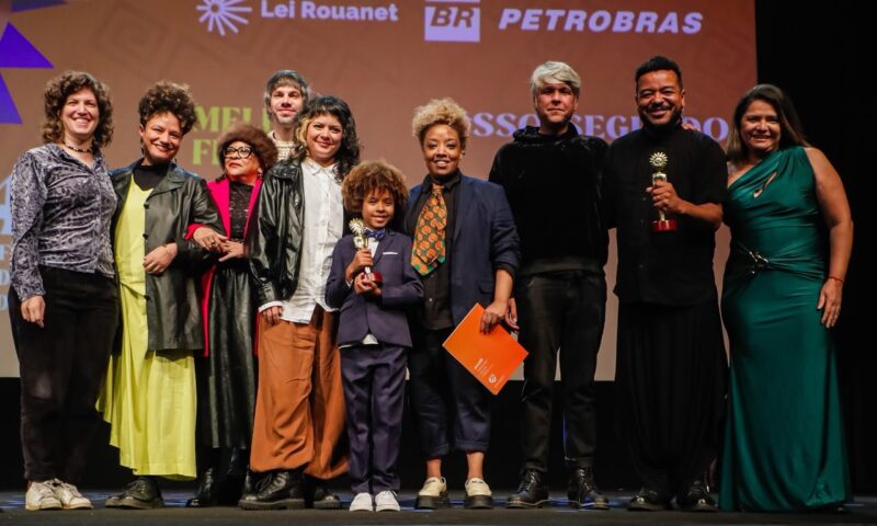 ‘Nosso Segredo’ vence prêmio de melhor filme brasileiro no Festival de