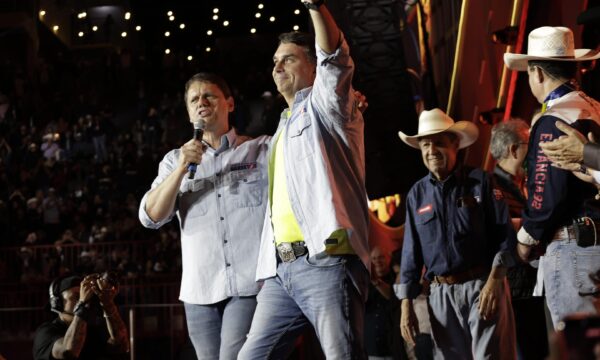 ‘Lula ladrão’ e totem de Bolsonaro: como a política invadiu a Festa de Barretos
