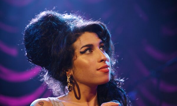 Amy Winehouse: álbum ‘Back to Black’ ganha edição de 20 anos
