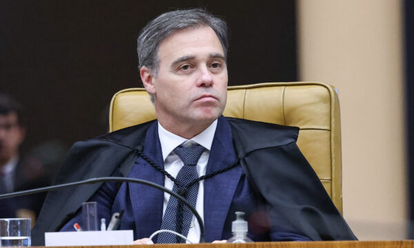 André Mendonça deve rejeitar pedido da PGR e manter investigações sobr