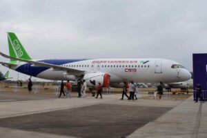 Air China faz primeiro voo internacional com avião que pretende rivalizar com os de Boeing e Airbus