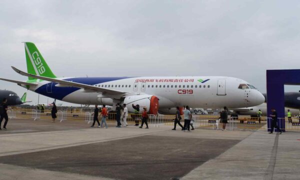 Air China faz primeiro voo internacional com avião que pretende rivalizar com os de Boeing e Airbus