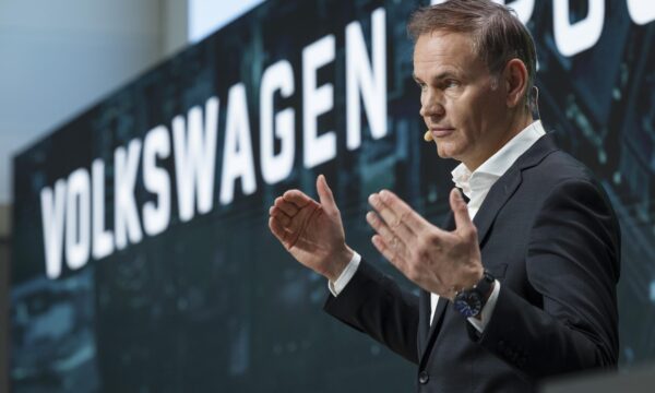 Chefe da Volkswagen cobra mais cortes de custos em fábrica ameaçada de fechamento na Alemanha