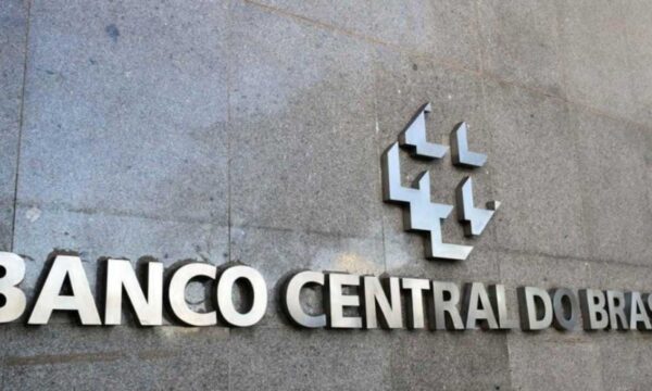 Após seis altas consecutivas, inflação para 2026 fica estável; confira