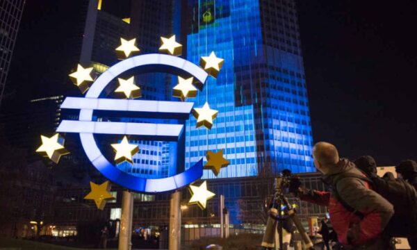 Bolsas da Europa fecham majoritariamente em queda com incerteza sobre