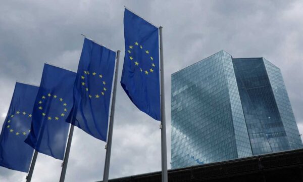 Bolsas da Europa recuam com petróleo elevado e avanço dos juros; tensã