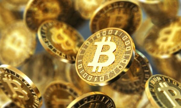 Bitcoin ronda US$ 63 mil após semana de Fed, guerra e balanços de big