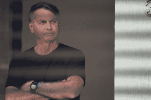 Moraes autoriza que Jair Bolsonaro volte a receber visitas de Jair Ren