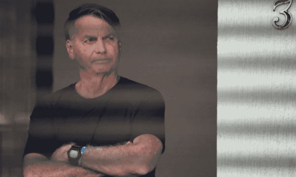 Moraes autoriza que Jair Bolsonaro volte a receber visitas de Jair Renan e Carlos Bolsonaro