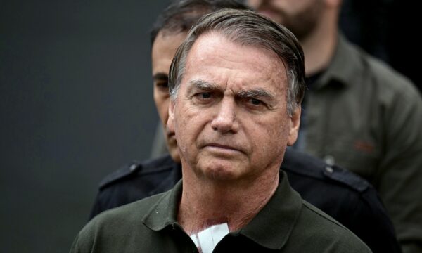 Moraes autoriza Bolsonaro a sair da prisão domiciliar para ir ao denti