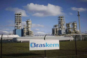 Braskem (BRKM5): Fitch rebaixa nota de crédito de olho em calote no pa