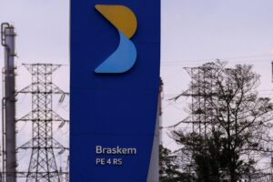 Braskem (BRKM5) lucra R$ 3,3 bilhões no 2T26, reverte prejuízo e vê Eb