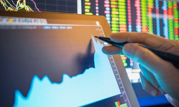 Valuation na prática: por que dois métodos podem dar respostas opostas para a mesma empresa