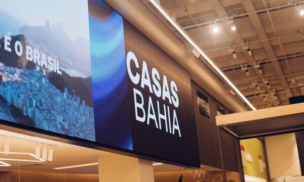 Casas Bahia (BHIA3): Ministro nega haver crise no varejo e culpa juros