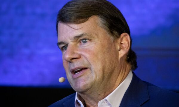 CEO da Ford, Jim Farley prevê ‘invasão’ de montadoras chinesas nos EUA