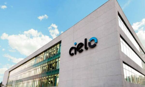 Cielo usa agente de inteligência artificial e derruba pela metade os chamados de TI internos
