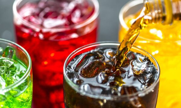 Consumo de bebidas adoçadas aumenta risco de câncer de estômago? Estud