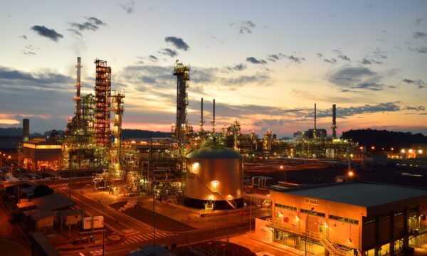 Petrobras reduziu utilização de refinarias para 98% em agosto, diz diretor