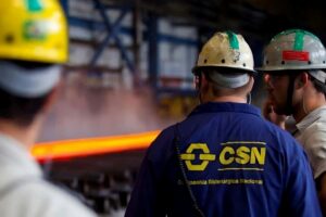 Alerta na CSN (CSNA3)? Por que as ações da siderúrgica estão entre as