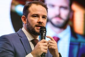 Durigan anuncia aval do Tesouro para empréstimos de R$13 bi a cinco Es