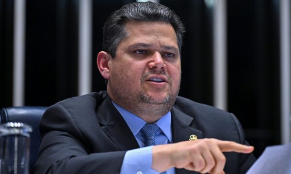 Alcolumbre sobre encontro com Lula: Não falamos nada do passado; diálo