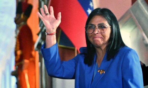 Presidente interina da Venezuela defende acordo petrolífero com EUA