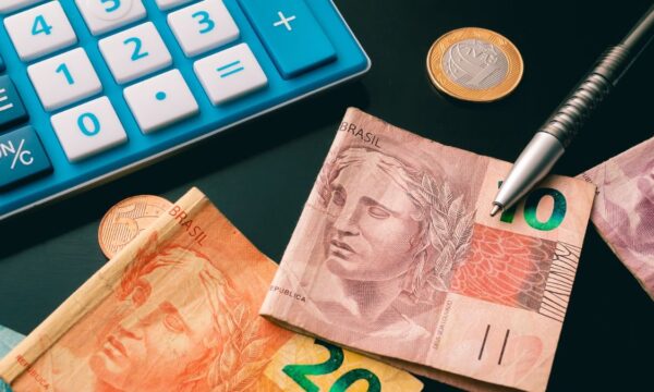 EUA alongaram a dívida: Por que o Brasil ainda paga caro para rolar seus títulos? Especialista aponta principal diferença entre países