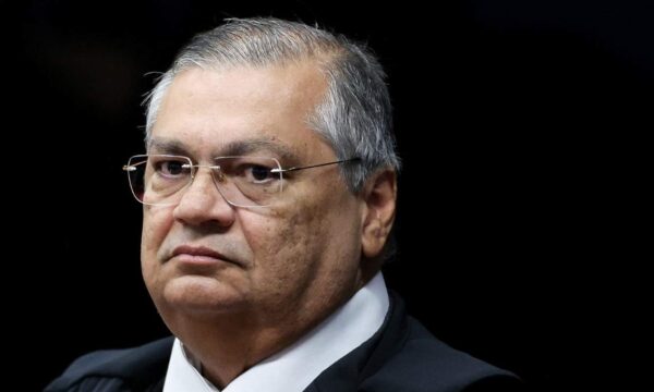 Dino autoriza PF a abrir terceiro inquérito sobre Lulinha e também manda investigar vazamentos
