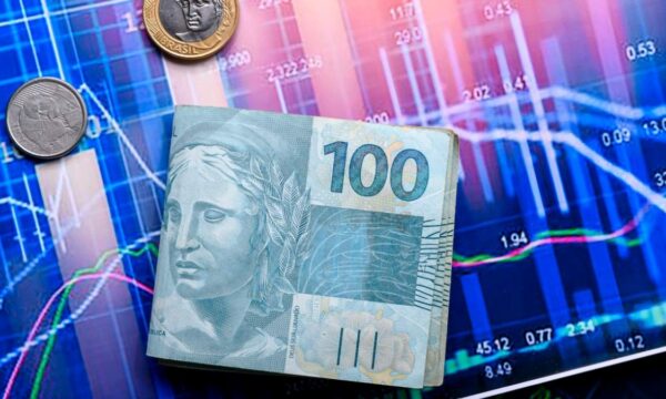 Dividendos: 5 ações com retornos de até 13% para investir em agosto, segundo a Ágora