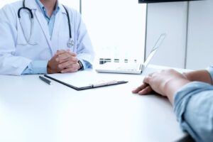 Por que ouvir que seu sintoma é ‘normal’ pode prejudicar o tratamento?