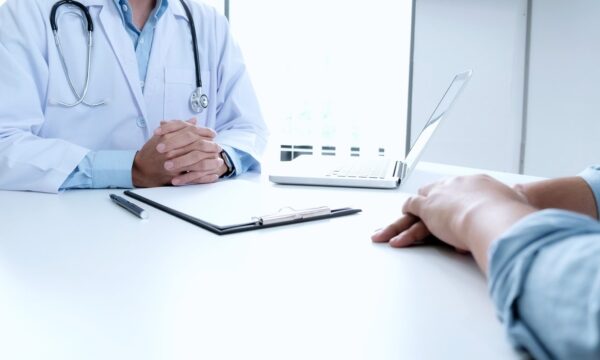 Por que ouvir que seu sintoma é ‘normal’ pode prejudicar o tratamento?