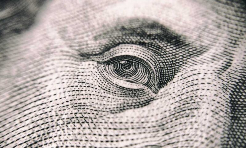 Dólar volta a cair e fecha a R$ 5,17 com alívio nos Treasuries após me