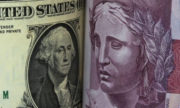 Dólar avança e fecha a R$ 5,16 à espera de Warsh em Jackson Hole