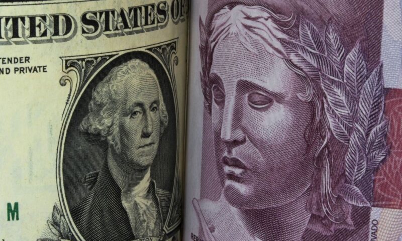 Dólar sobe a R$ 5,13 à espera do Copom