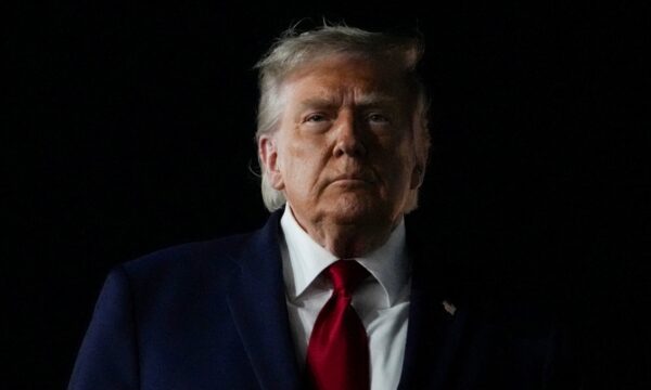Aprovação de Trump cai para mínima de 33%, mostra pesquisa Reuters/Ipsos