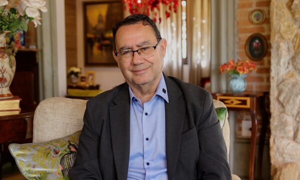 ‘Outsider mais palatável’, Augusto Cury conquista eleitor descontente