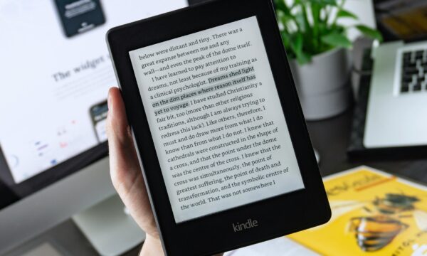 ‘Encha Seu Kindle’ oferece mais de 8 mil e-books em promoção hoje; vej