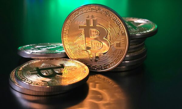 Bitcoin perde força depois de alcançar os US$ 81 mil, mas analistas di