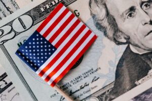 Wall Street salta com expectativa de acordo de Ormuz; S&P 500 e Dow Jo
