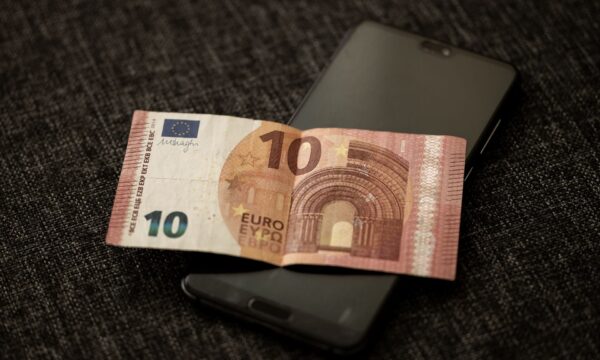 Dirigente do BCE afirma que euro digital oferecerá privacidade maior do que transações bancárias comuns