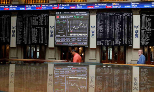 Bolsas da Europa encerram em tom misto à espera de novas sanções dos EUA ao Irã