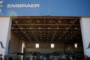 Embraer (EMBJ3): Ações sobem com financiamento do BNDES, voo da Eve e