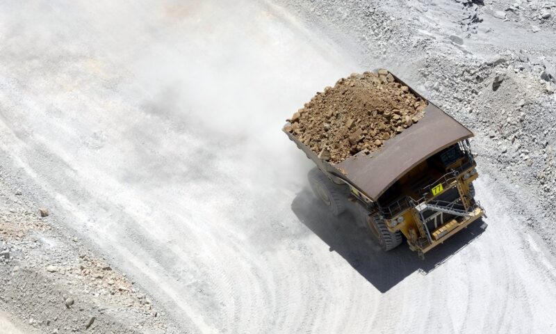 Demanda por inteligência artificial leva preços do cobre a recordes históricos