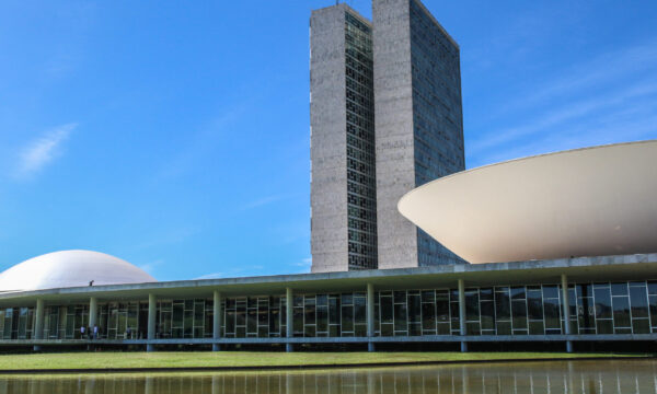 Congresso adia volta com agenda reduzida e impasse sobre pautas prioritárias do governo