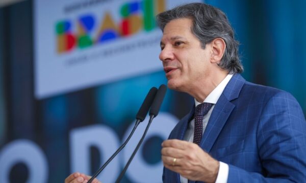 Há clamor por reestatização da Sabesp, mas imbróglio jurídico é grande, afirma Haddad
