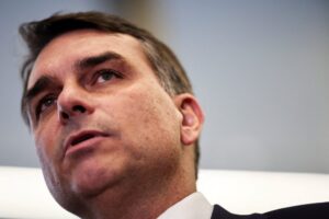 Em programa de governo, Flávio Bolsonaro prevê cortar impostos, reduzi