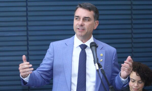 Flávio promete proibir uso de recursos programas sociais em bets, mas