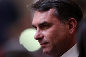 Sem coligação com PP, União Brasil e Republicanos, Flávio Bolsonaro di